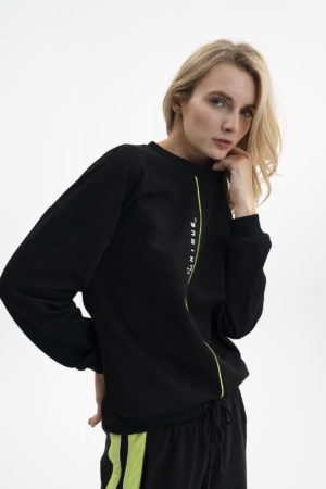 UNQ 811160 30001 9 sieviešu džemperis melns