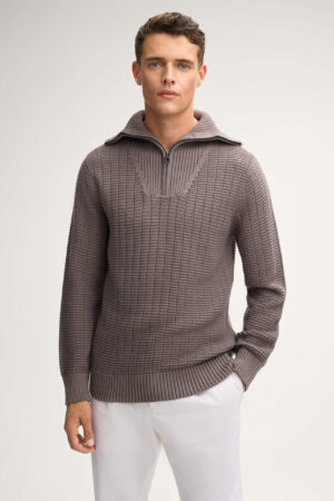 Dekoratīva adījuma džemperis ar rievotu apkakli