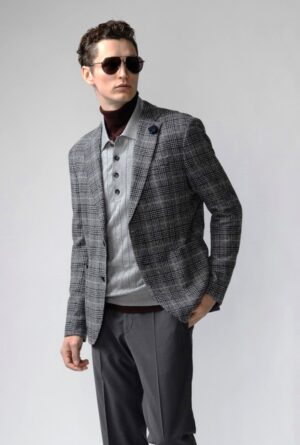 Rūtaina žakete ar dekoratīvu akcentu