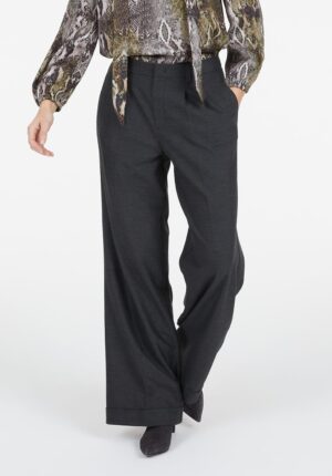 Plata piegriezuma bikses ar ielocēm un atlokiem