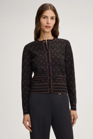 Adīta jaka ar grafisku rudzupuķu rakstu