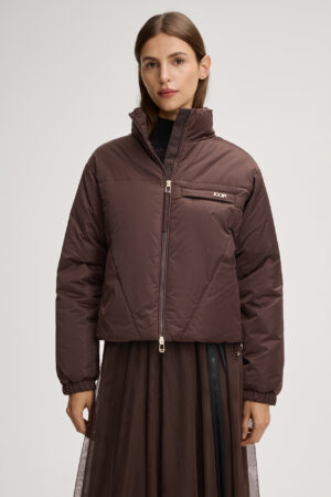 Stepēta dizaina virsjaka ar augstu apkakli