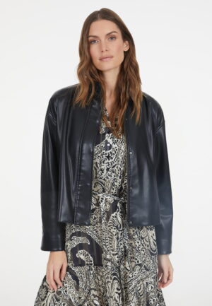 Ādas imitācijas virsjaka ar augstu apkakli