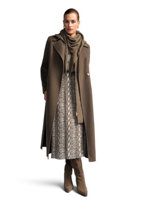 Klasisks mētelis ar slēptu aizdari un jostu