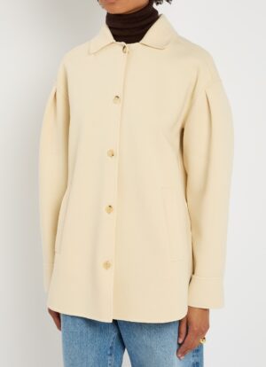 Bieza kreklveida jaka ar sānu šķēlumiem