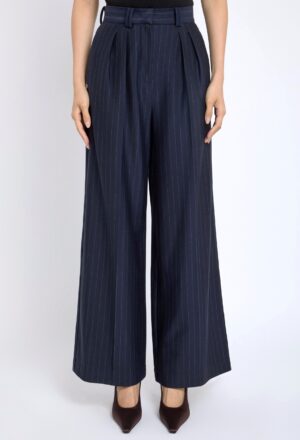 Plata piegriezuma bikses ar smalku svītru rakstu