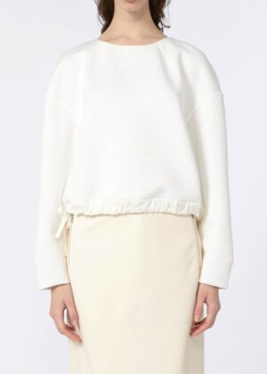 Balts džemperis ar dekoratīvu apakšmalu