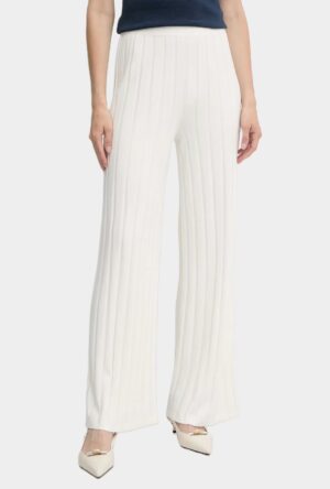 Baltas bikses ar vertikāla adījuma struktūru