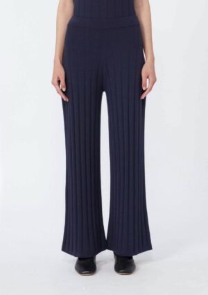 Tumši zilas bikses ar vertikāla adījuma struktūru