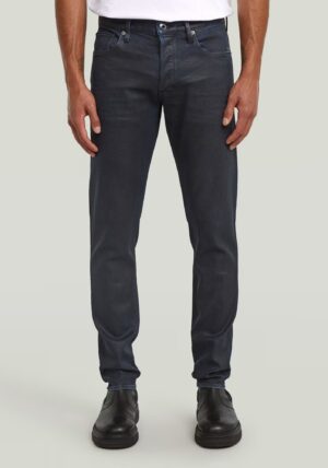 Pieguļoši džinsi ar nobružājuma efektu