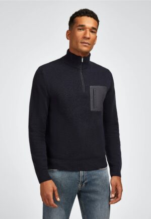 Tumši zils džemperis ar uzšūtu kabatu