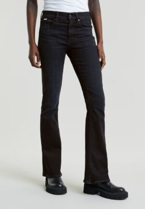 Džinsi ar paplatinātām apakšmalām