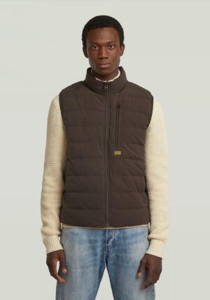 Stepēta veste ar augstu apkakli