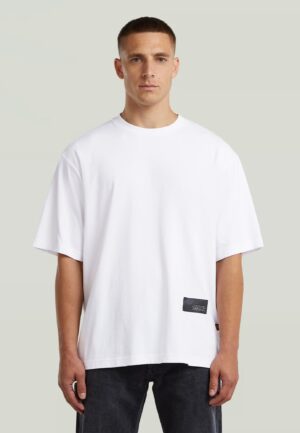 Lielizmēra T-krekls ar grafiskiem akcentiem