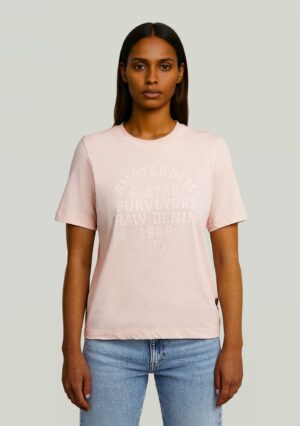 Organiskās kokvilnas T-krekls ar grafisku uzrakstu