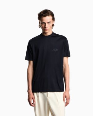 T-krekls ar smalku apdari un logo akcentu