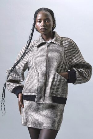 Virsjaka ar smalku grafisko rakstu