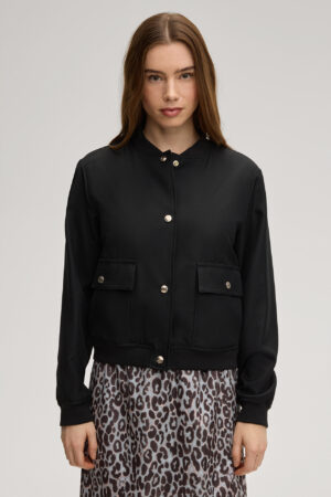 Bluzons ar elastīgu apdari un zelta krāsas akcentiem