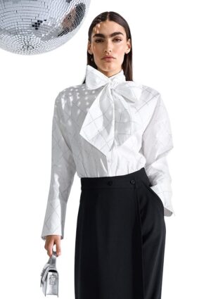 Blūze ar mirdzošu rakstu un sasienamu apkakli