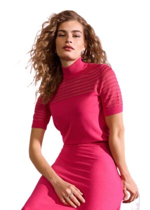 Tops ar augstu apkakli un svītru rakstu