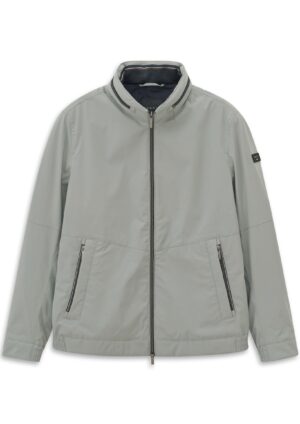 Ūdensnecaurlaidīga vējjaka ar slēptu kapuci