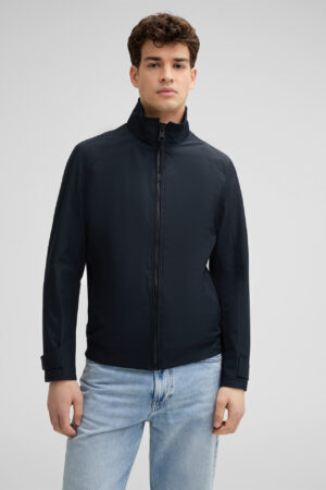 Ūdensnecaurlaidīga vējjaka ar augstu apkakli