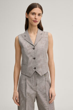 Veste ar smalki rūtotu rakstu