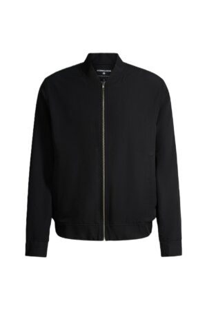 Bluzona stila jaka ar rāvējslēdzēju