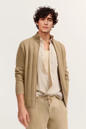 Kokvilnas jaka ar rāvējslēdzēja aizdari