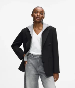 Pieguļoša žakete ar izņemamu kapuces daļu