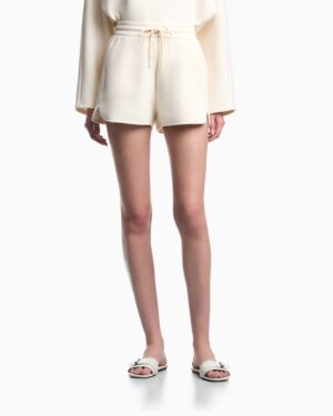 Šorti ar noapaļotiem sānu šķēlumiem