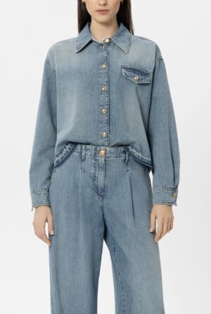 Saīsināts džinsu krekls ar neapstrādātu apakšmalu