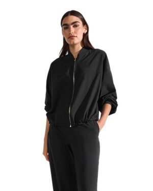 Bluzons ar savelkamu apakšmalu