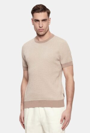 Bēšs T-krekls ar viegli raibu tekstūru