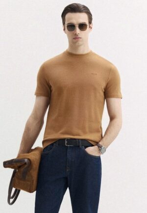 Gaiši brūns T-krekls ar rievotu tekstūru