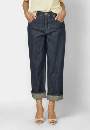 Džinsi ar kontrastējošām nošuvēm un augstu jostasvietu