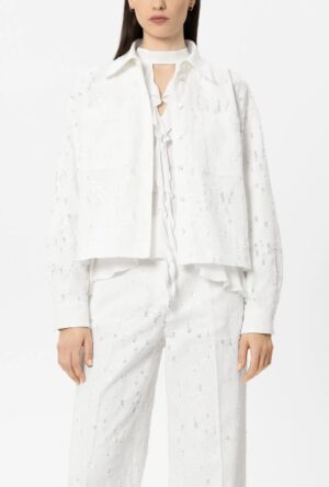 Jaka ar smalkiem plēsumiem un fliteru izšuvumiem