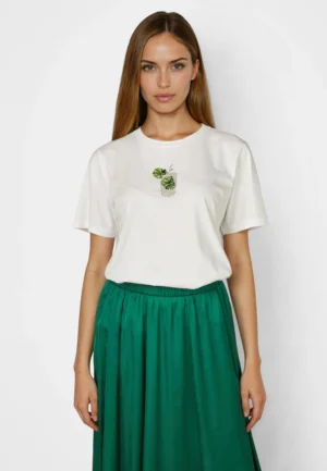 T-krekls ar greznu akcentu uz uzrakstu mugurpusē