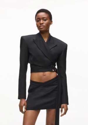 Īsa žakete ar aptinamas jostas aizdari