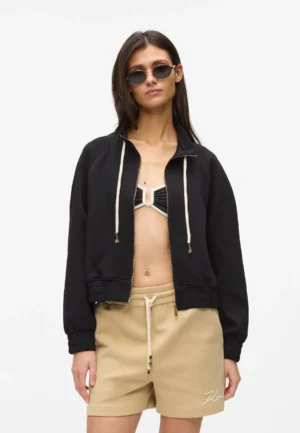 Melna sportiskā stila jaka ar logo akcentiem