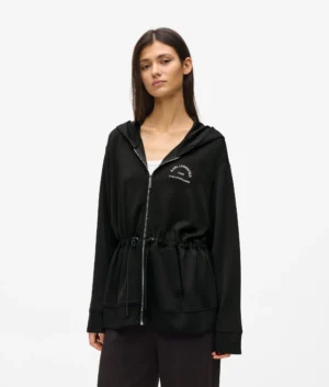 Sportiskā stila jaka ar adreses logotipa izšuvumu